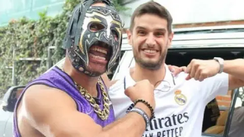 ¿Adrián Marcelo entrevistó a la amante del Escorpión Dorado por venganza?