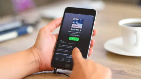 Spotify sufre caída global; Google, YouTube y más también se vieron afectados
