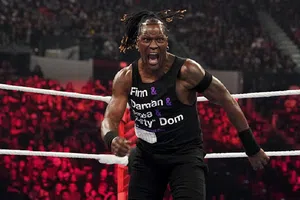 ¡Desastroso! R-Truth fue dejado en libertad por WWE; Carlito, otro cortado