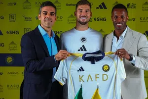 ¡Desde las alturas! Al-Nassr presenta a Iñigo Martínez… en un avión