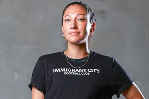 Angel City lanza camisetas "Immigrant City" en apoyo a migrantes latinos en EE.UU.