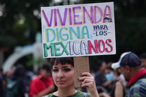 Manifestación contra la gentrificación en CDMX termina con violencia y agresiones a Luisito Comunica