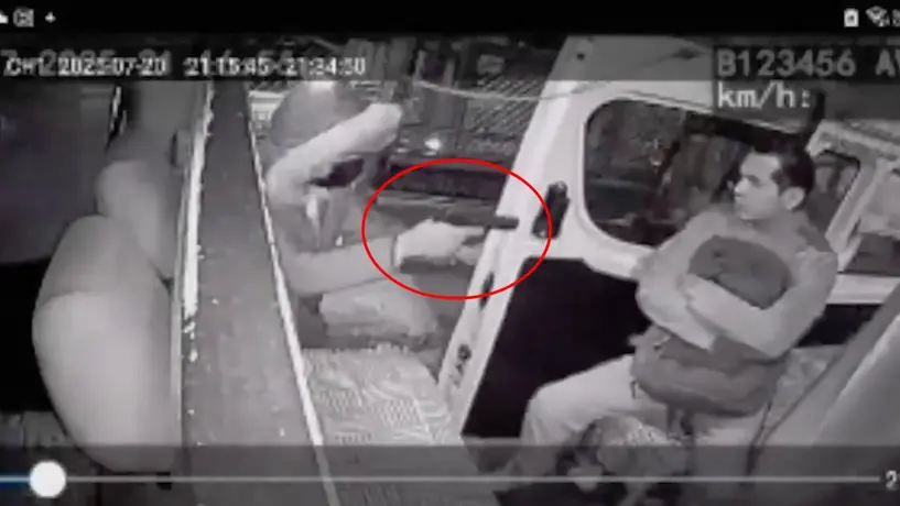 VIDEO: ¡Héroe sin capa! Chofer salva a pasajeros de asalto en Naucalpan