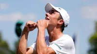 La estrella universitaria Oliver Tarvet gana en su debut como profesional en Wimbledon y ahora espera a Carlos Alcaraz