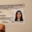 ¿Qué peligro corres al subir fotos de tu INE o dedo entintado después de votar?