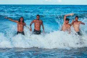 Pep Guardiola y Manchester City acaparan reflectores en la playa