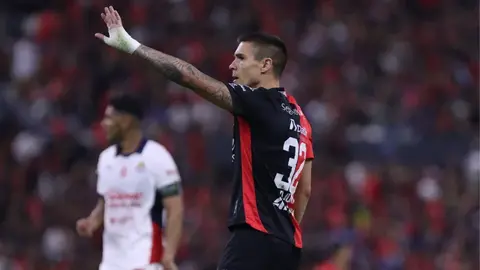 ¿Cambia de deporte? Uros Durdevic muestra su talento fuera del futbol