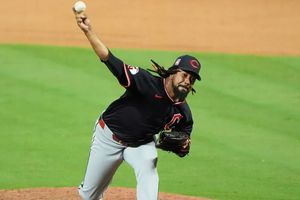 Emmanuel Clase, cerrador de los Guardians, es investigado por supuestas apuestas en la MLB