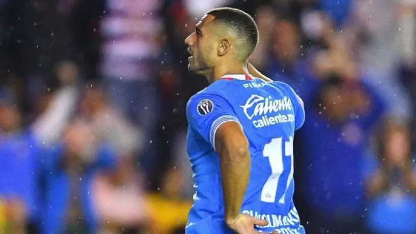 PAOK lanza oferta por Giorgos Giakoumakis; Cruz Azul pide cesión con opción a compra