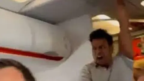Pasajero grita que lleva bomba y lanza amenazas a Trump en pleno vuelo de easyJet
