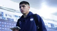 ¡Gran detalle! Piero Quispe alegró la noche de un aficionado de Pumas regalándole su camiseta