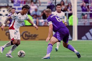 Gonzalo Pineda se mostró preocupado por su sector defensivo: "Debemos corregir"