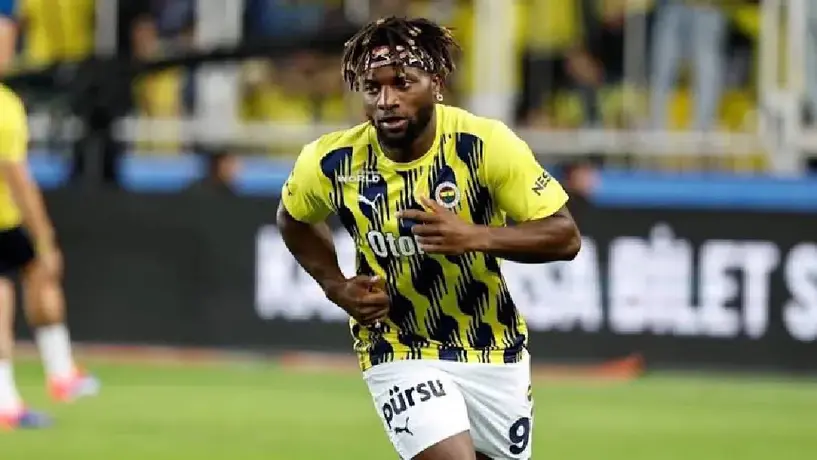 Allan Saint-Maximin llegará a la Ciudad de México esta noche para firmar con América