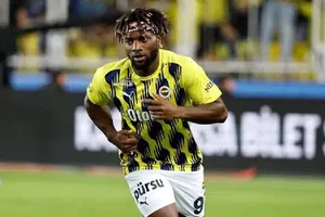 Allan Saint-Maximin llegará a la Ciudad de México esta noche para firmar con América