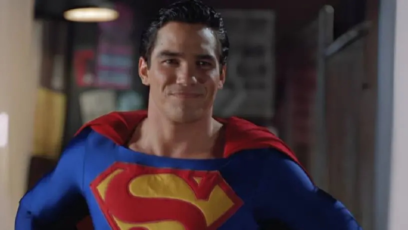 Superman (Dean Cain) se une al ICE para deportar inmigrantes mexicanos