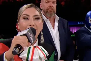 Deyra Barrera se equivoca en el Himno Nacional Mexicano en Worlds Collide