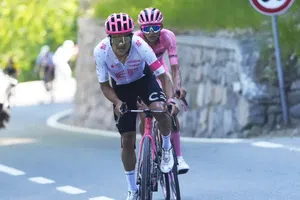 Richard Carapaz arremete contra Isaac Del Toro: "Él perdió el Giro, no ha sabido correr bien"