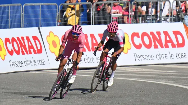 Carapaz culpa a Isaac Del Toro por perder el Giro: “Se lo dejé en bandeja de plata”