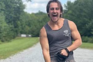 ¿Quién era Adam Turck? Actor muere tras defender a una mujer durante una pelea doméstica