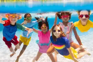El color del traje de baño de tus hijos podría salvarles la vida: descubre cuáles son los más seguros