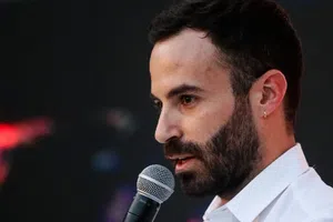 Marc Crosas se engancha con conductor de El Chiringuito: "Reportero con bufanda"