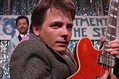 Desaparece la icónica guitarra de Marty McFly: el elenco de 'Volver al Futuro' pide ayuda para encontrarla