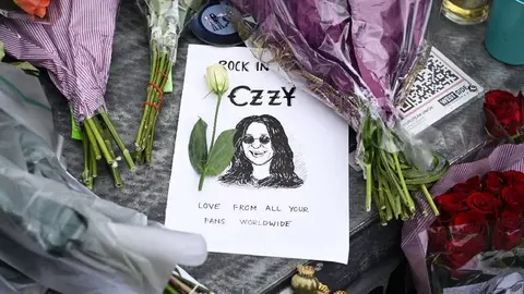 Funeral de Ozzy Osbourne: Familiares, amigos y fans despiden al 'Príncipe de las Tinieblas'