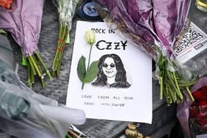 Funeral de Ozzy Osbourne: Familiares, amigos y fans despiden al 'Príncipe de las Tinieblas'