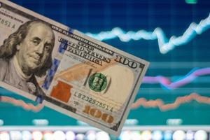 ¿Vas a cambiar dólares? Es buen momento, el peso se mantiene estable este jueves 3 de julio