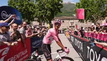 Isaac del Toro se sube al podio de Etapa 19 y aumenta ventaja por liderato en el Giro de Italia