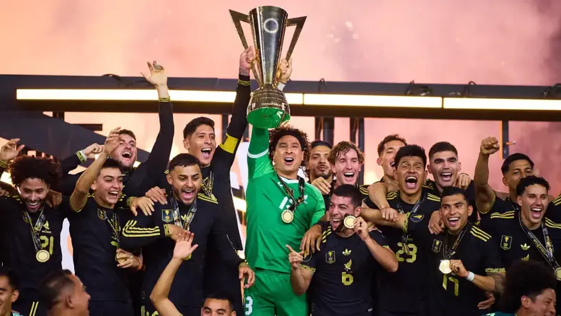 Guillermo Ochoa se convierte en el máximo ganador de torneos internacionales de Selecciones