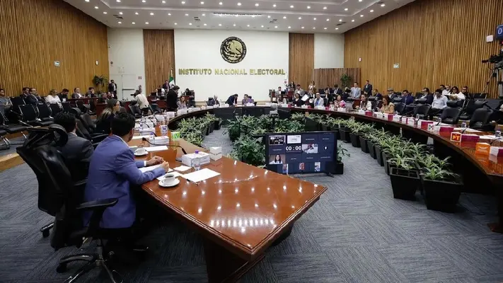 INE sanciona a ama de casa por tuit contra candidata a Elección 2025