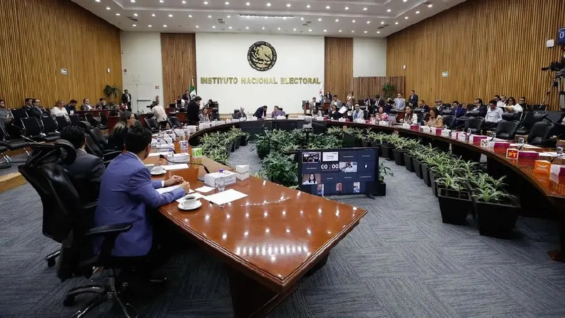 INE sanciona a ama de casa por tuit contra candidata a Elección 2025