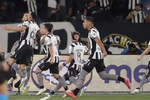 Con gol a los 15 segundos, Botafogo vence 1-0 a Liga de Quito en octavos de final de Libertadores