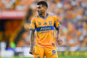 Ángel Correa debuta como titular en su nueva casa