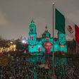 Ya están en el Zócalo las esculturas gigantes por los 700 años de Tenochtitlán