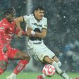 Necaxa, con cierre polémico, rescata empate ante Pumas