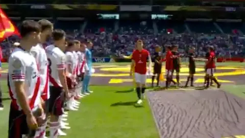Polémico gesto en el Mundial de Clubes: El capitán de Urawa ignora a los jugadores de River