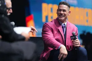 John Cena rinde homenaje al Chapulín Colorado durante la CCXP México 2025