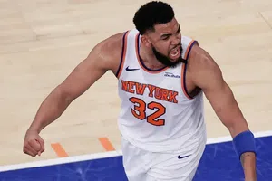 Knicks aplastan a los Pacers para mantenerse con vida en las Finales de Conferencia