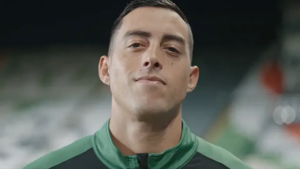 ¡De Oscar! León presenta a Funes Mori al estilo James Bond