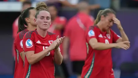 Euro 2025: Selección Femenil de Gales sufrió accidente en autobús rumbo a entrenamiento