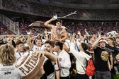 ¡Hasta las lágrimas! Aficionados de Platense se conmueven en medio de los festejos del campeonato de liga