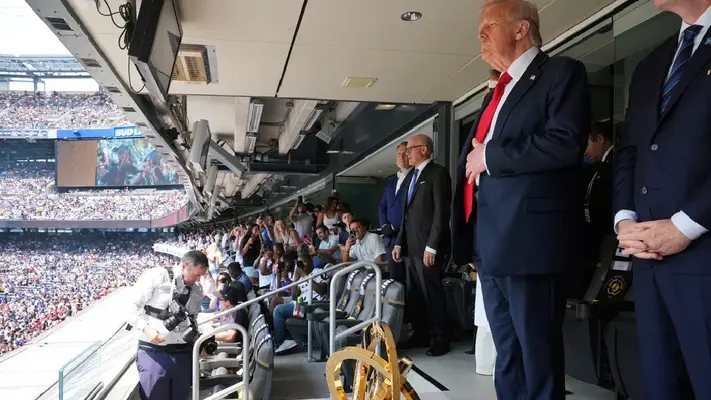 ¿Trump se quedó dormido? Redes se burlan del presidente de EU en la Final del Mundial de Clubes