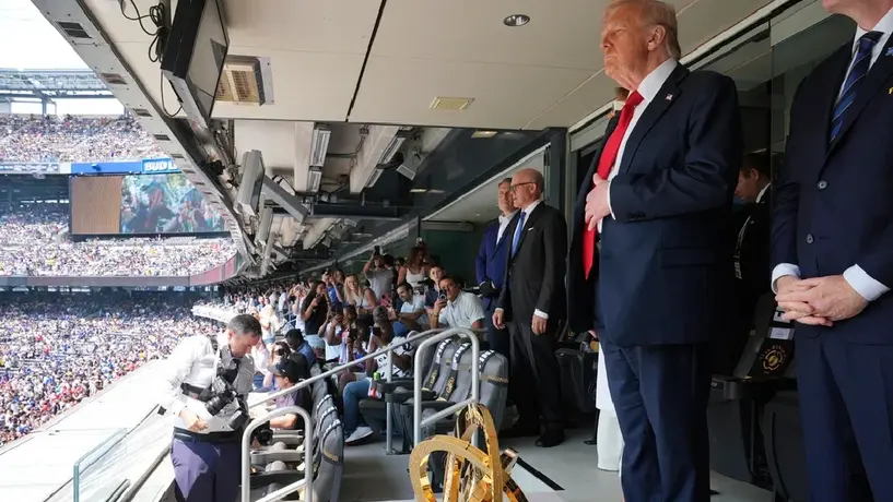 ¿Trump se quedó dormido? Redes se burlan del presidente de EU en la Final del Mundial de Clubes