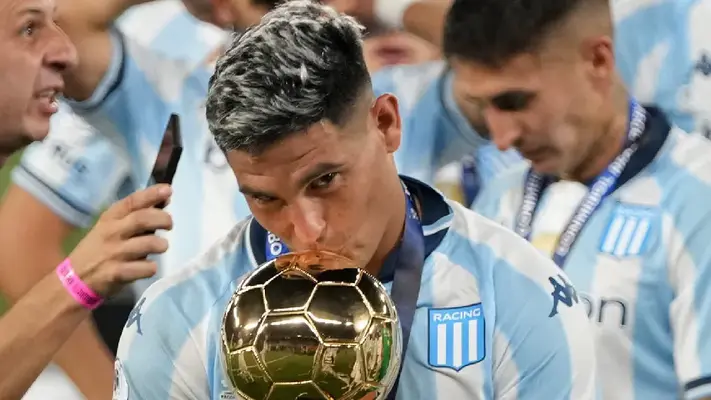 ¡Cómo Thalía! Aficionados argentinos hacen un cover de "Amor a la mexicana" por traición de jugador