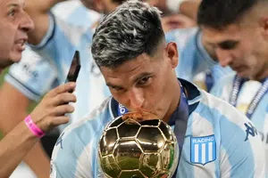 ¡Cómo Thalía! Aficionados argentinos hacen un cover de "Amor a la mexicana" por traición de jugador