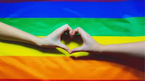 CDMX formará la bandera humana LGBTTTIQ+ más grande del mundo: ¡Todes pueden participar!