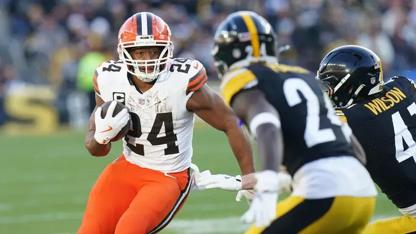 Houston Texans firman al corredor Nick Chubb con un contrato a un año