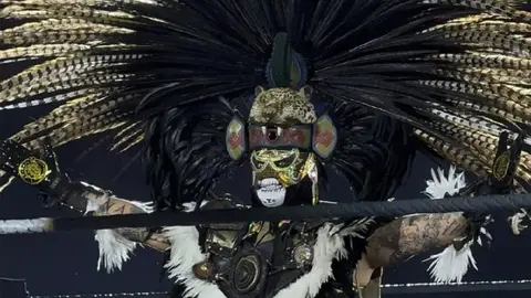 ¿Y Pachuca? Penta Zero Miedo se olvida de los Tuzos y porta el jersey de Rayados